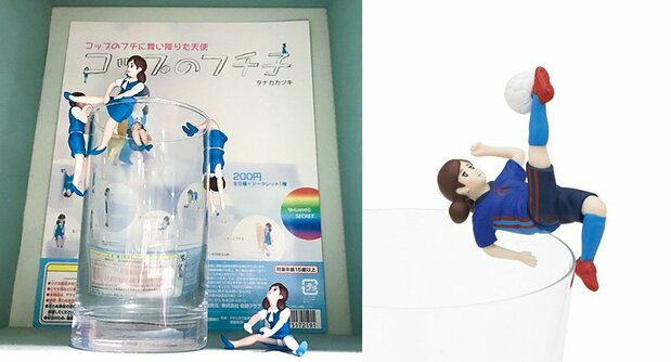 The first generation Koppu no Fuchiko (left) and Soccer Fuchiko from the Sports series. (© Tanaka Katsuki/Kitan Club)