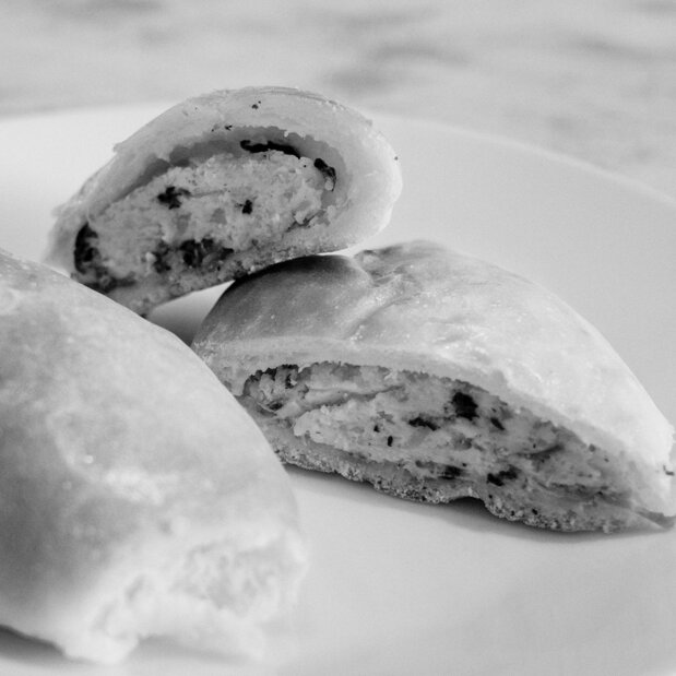 焼きピロシキ。ロシア人が好む・さけクリームチーズ