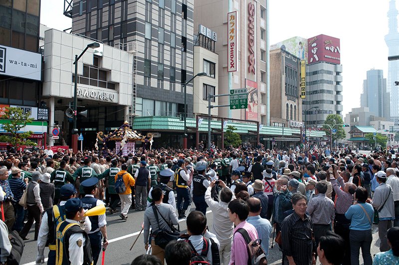 祭りには、数百万人もの人が訪れるものもあるので、混雑を見込んで下調べなども事前に済ませておこう。（撮影＝コデラケイ）