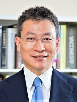 聖瑪麗安娜醫科大學傳染病教授國島廣之先生 畢業於聖瑪麗安娜醫科大學研究所。曾任東北大學研究所傳染病醫療區域合作課程副教授等職位,現任聖瑪麗安娜醫科大學教授。日本傳染病學會的理事。傳染病專門醫和指導醫