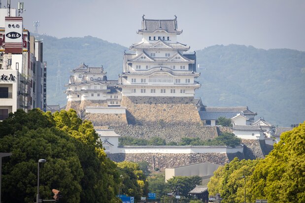 Himeji Castle from the Castle View observation deck outside the station. The nishi-kotenshu can be seen to the left of the main donjon, with the top of the inui-kotenshu visible further behind.