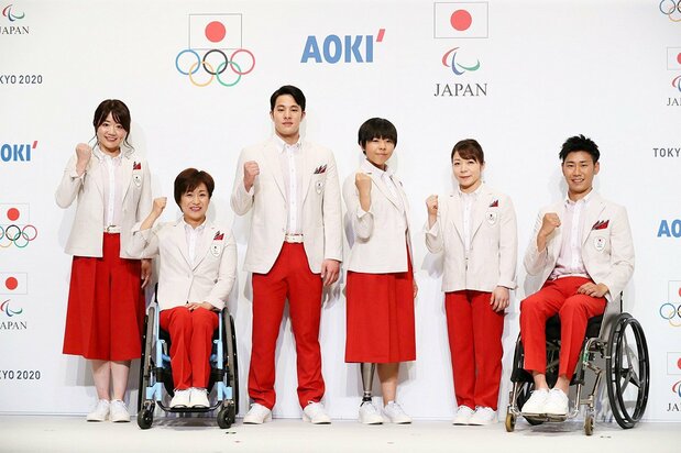 Official Japanese Olympic and Paralympic uniforms at the launch event in Tokyo on January 23, 2020. (© Jiji)