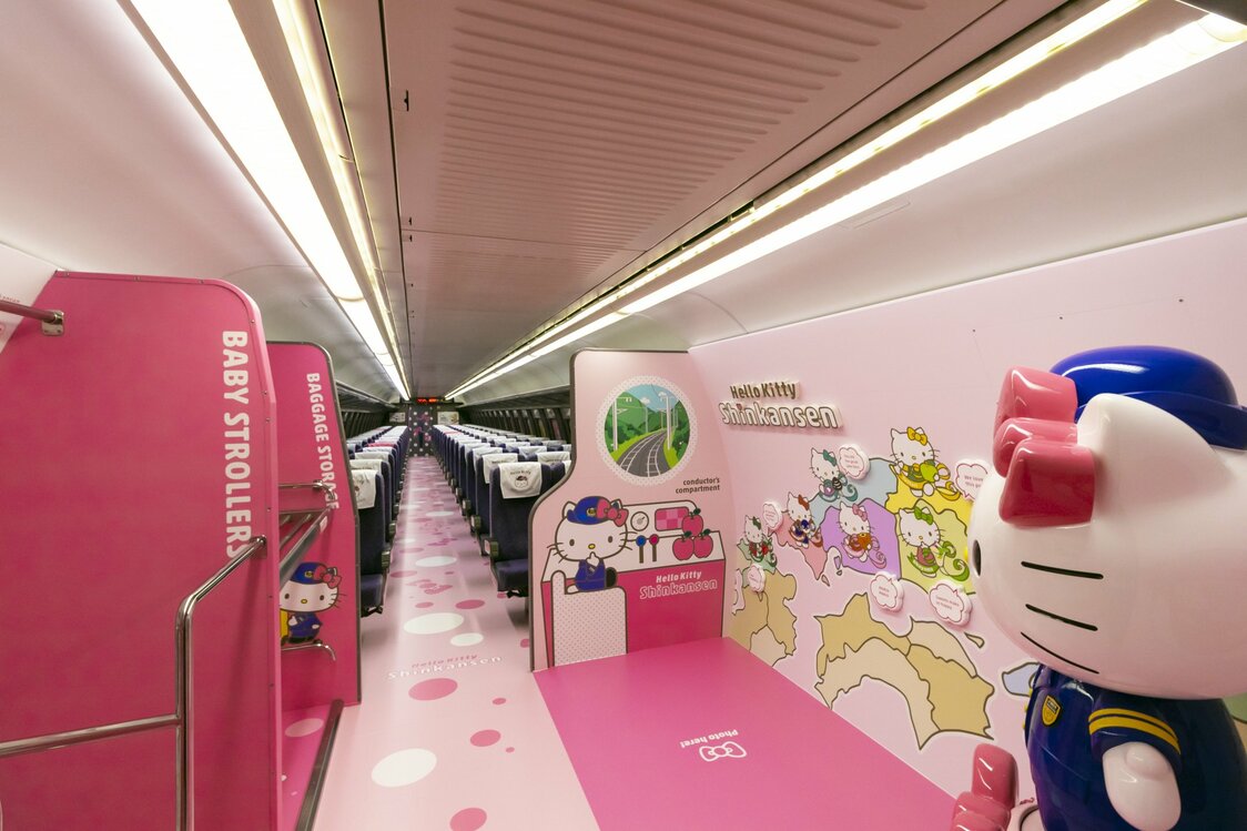 2号車「KAWAII! ROOM」には記念撮影ブースが設置される