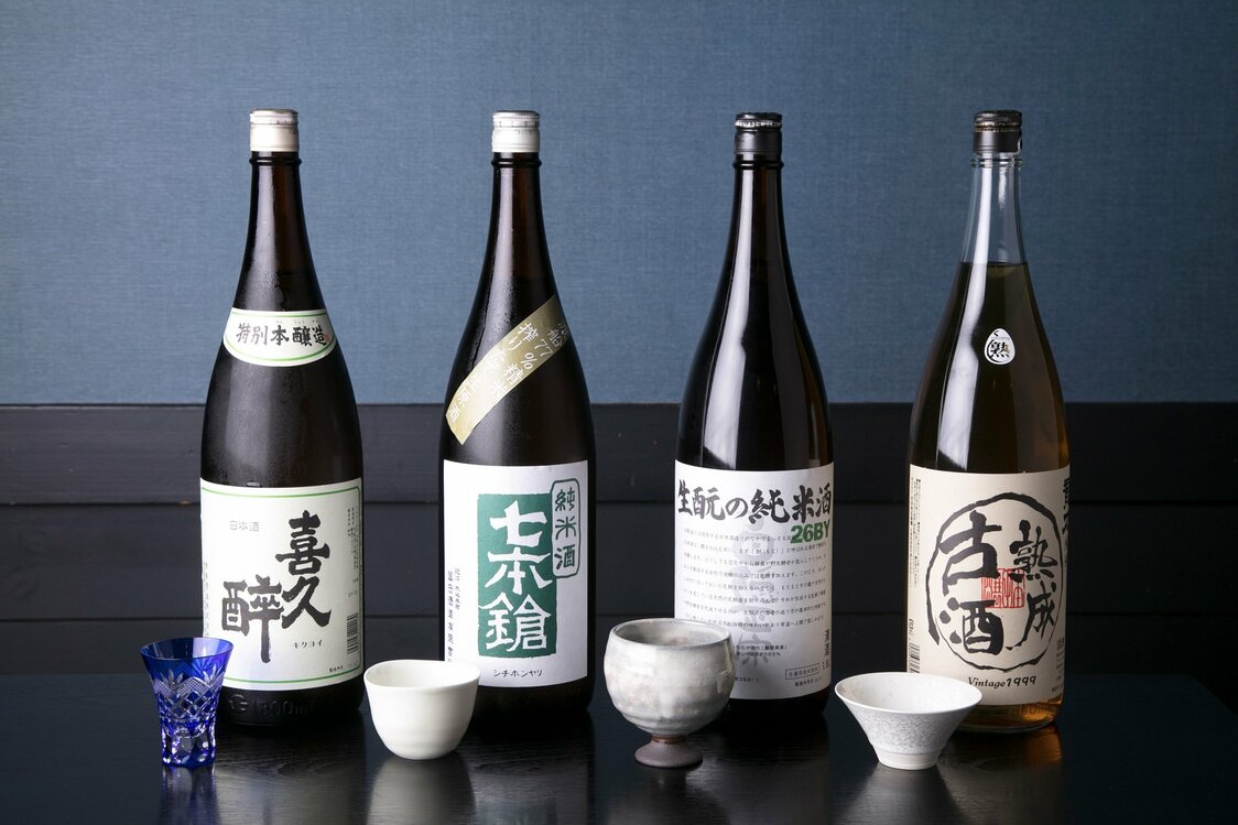 現代の日本酒は、それぞれの酒の個性を引き出す形状やサイズ、材質のぐいのみやグラスで味わうと、さらに持ち味を楽しめる。