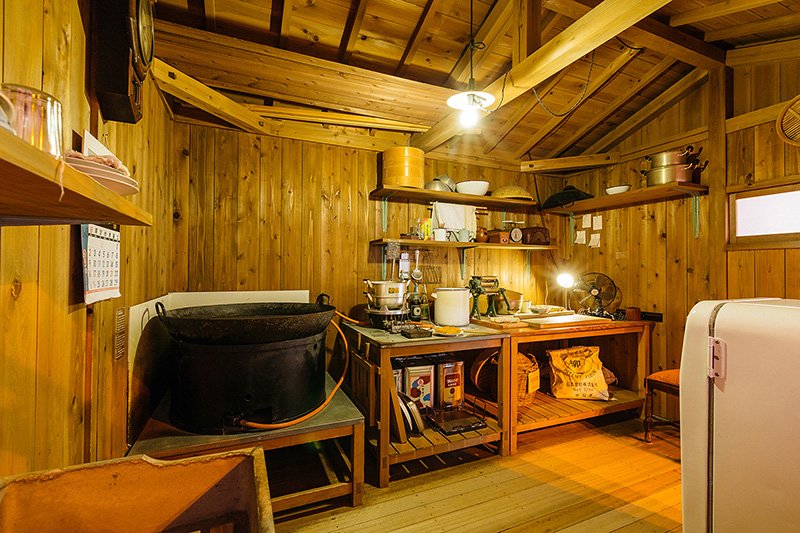 Andō’s workshop, just 10 square meters in size. He used ordinary equipment and materials to develop his product.