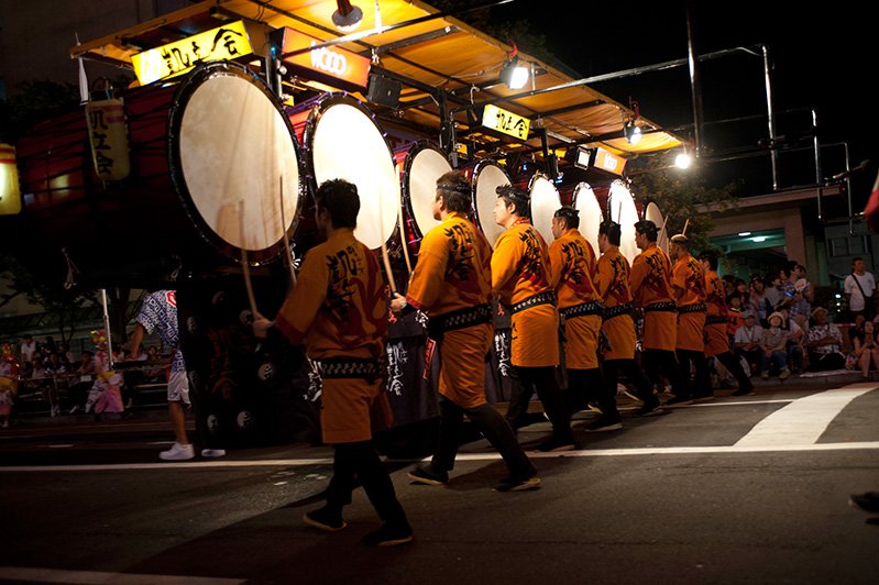 外国人が見た！ねぶた祭が生み出す熱気の渦
