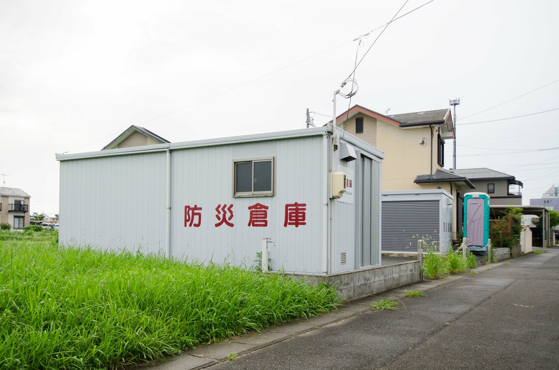 各地方行政單位為因應災害時期緊急需求，儲備了水和食物等物資。根據預期的災害規模，準備的數量也會進行大幅度的調整（PIXTA / 與本文中提到的行政單位無直接關係）。