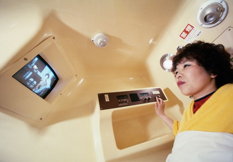 In a women-only capsule hotel. (© Jiji)