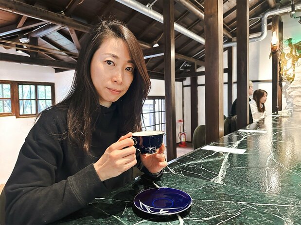 超高級コーヒーを味わう筆者