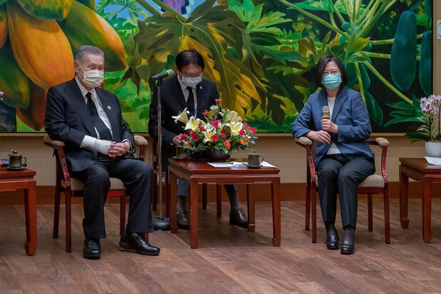 李登輝の死に際し、長年の友人である森喜朗元首相が政府代表として訪台、蔡英文総統と会談した(台湾総統府提供)