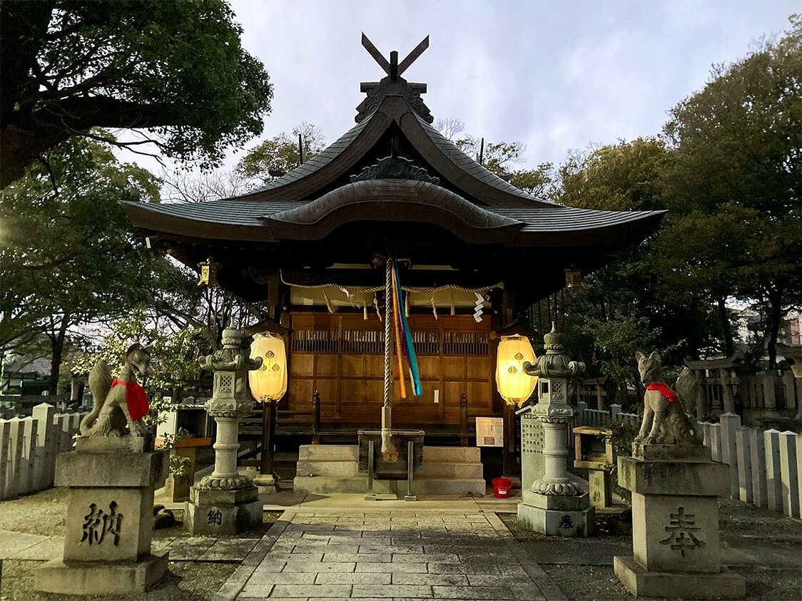 Le sanctuaire Kuzunoha Inari (Pixta)
