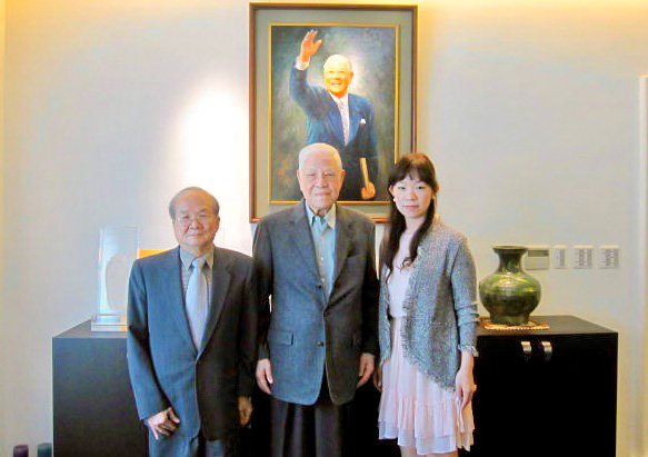 2013年、面会した李登輝前総統(中央)と筆者(右)(筆者提供)