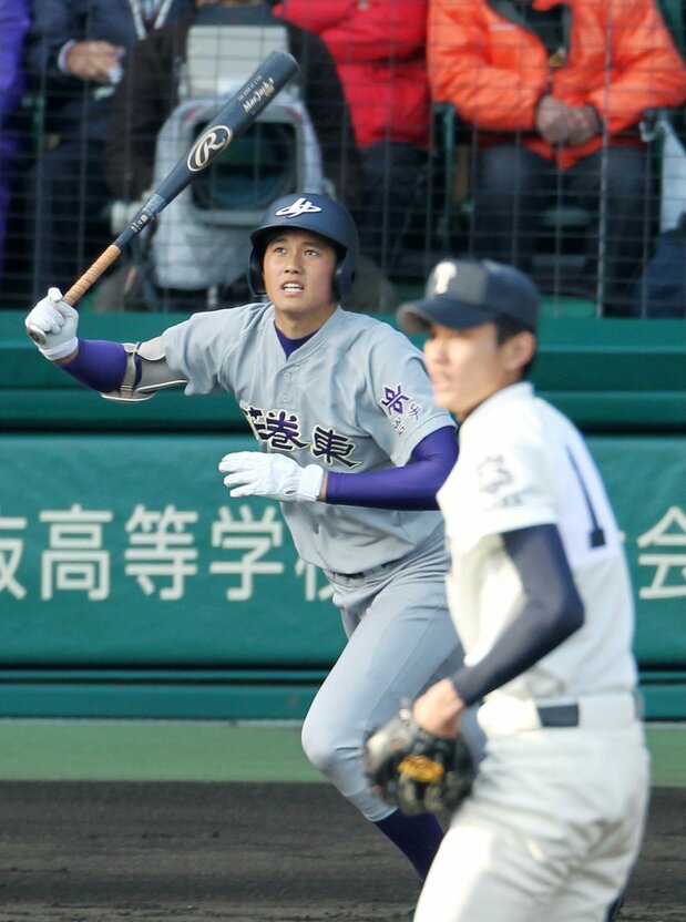 選抜高校野球大会で大阪桐蔭と対戦し、藤浪晋太郎(現・阪神)から本塁打を放った高校3年の大谷(2012年03月21日、阪神甲子園球場) 時事