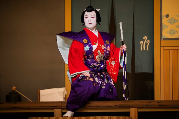 Takanosuke performing as Jūjirō. (© Matsuda Tadao)