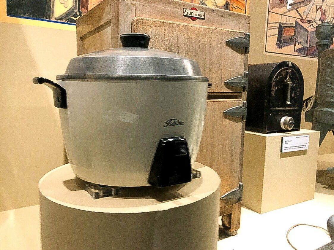在「改變日本的千種技術展」中展出的自動電鍋ER-4（筆者攝影）