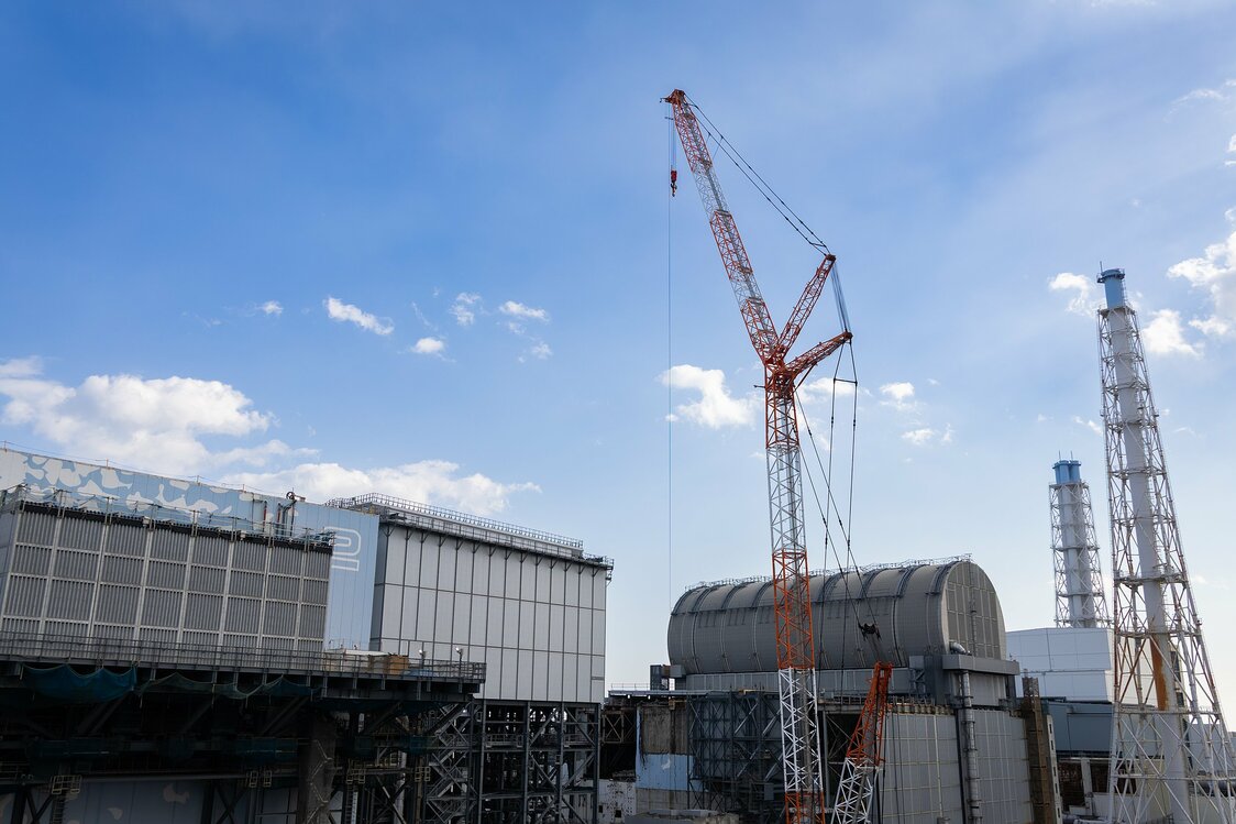 A la izquierda, el reactor número dos, donde se hacen pruebas experimentales de extracción de combustible fundido. A la derecha, con cubierta abovedada, el tercer reactor.