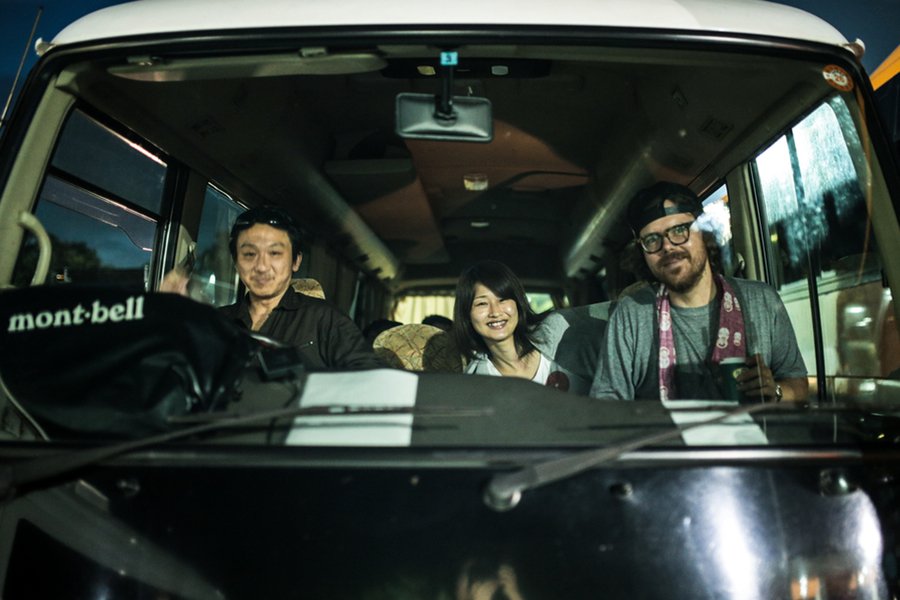 Photohoku founders Brian Peterson (right) and Yoshikawa Yūko (center) aboard the night bus to Shinchi with long-term collaborator Hoshino Hiroaki. (© Saiki Katsumi)