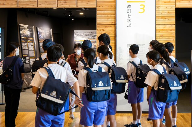 学芸員の資格を持つ解説員が、当時の状況を臨場感たっぷりに語る