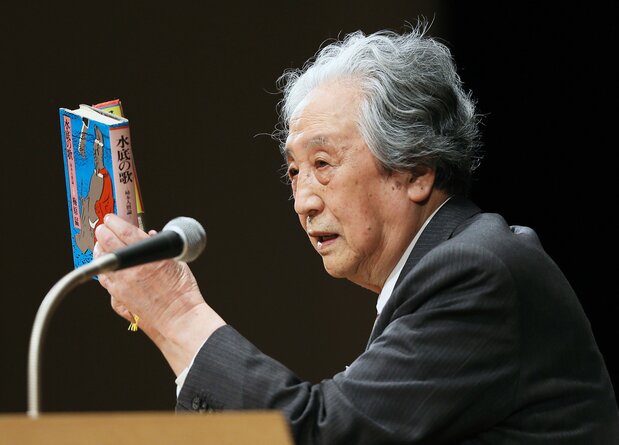 米寿記念で講演する梅原猛氏=2019年5月22日、京都市西京区の国際日本文化研究センター(時事)