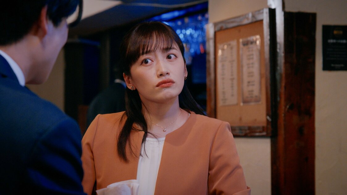 尚実（今村美乃）は久しぶりに会う槇島から意外な依頼を受ける　©『結婚の報告』製作委員会