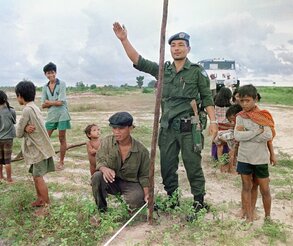 Japanese SDF members in the city of Takeo, Cambodia, undertaking peacekeeping operations with the cooperation of the local people (October 8, 1992). Photo: Jiji Press Ltd.