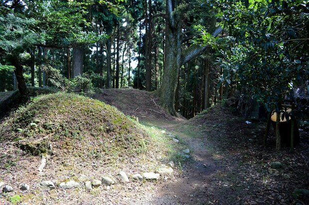 交错虎口(岐阜县松尾山城遗址)(图片:笔者)