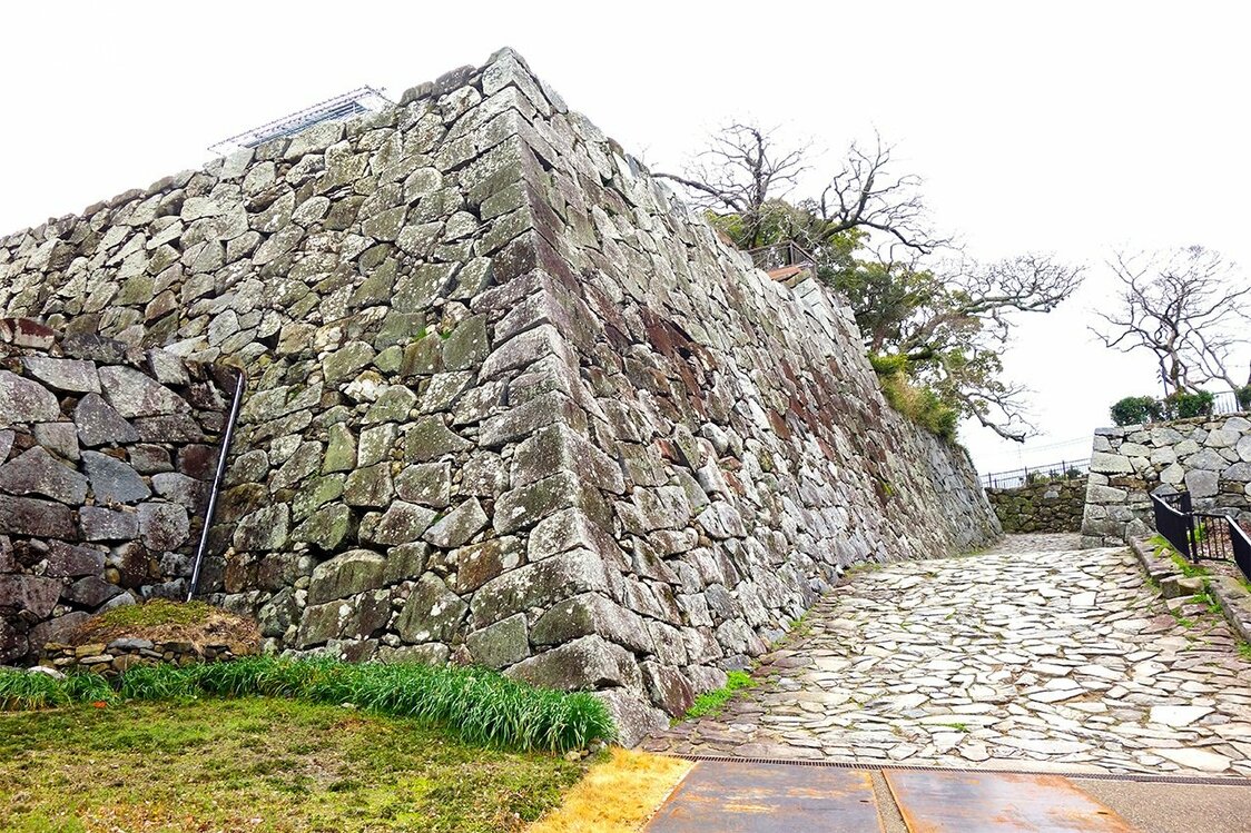 警固所があったとされる福岡城址の丘。この城は、後の1601年に黒田長政らの手によって築かれた（筆者撮影）