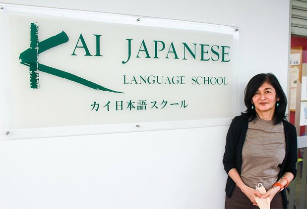 「何年もかけて自己投資をし、勉強をして、身辺整理までしたのに入国ができない留学生が多い」と訴えるカイ日本語スクール代表の山本弘子さん 筆者撮影