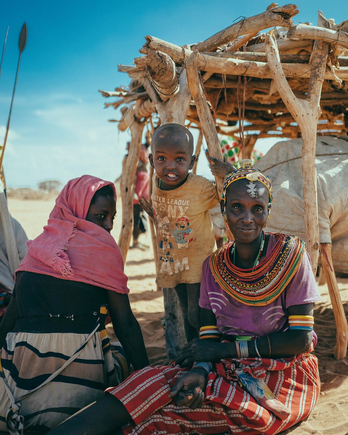 Femmes arborant des perles traditionnelles aux couleurs chatoyantes dans la région de Marsabit, dans le nord du Kenya. (© Generation 11)