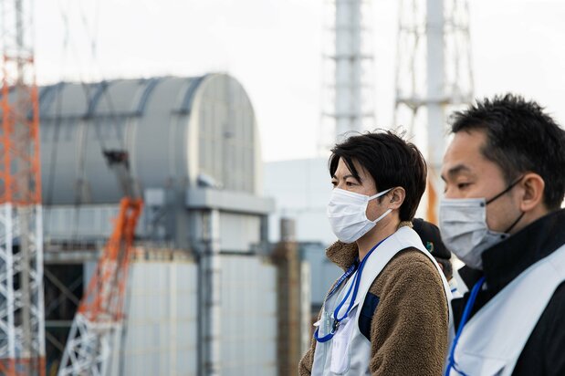 間近に1~4号機を見下ろす高台から視察