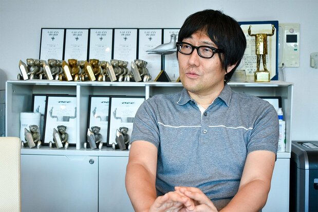 Fukusato describes his personality as “herbivorous,” passive and yielding, and says he hates fights and arguments.