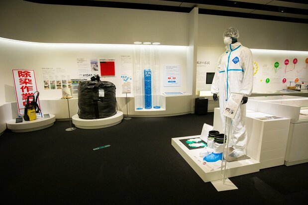 Divers sujets touchant à la catastrophe sont inclus dans les expositions.