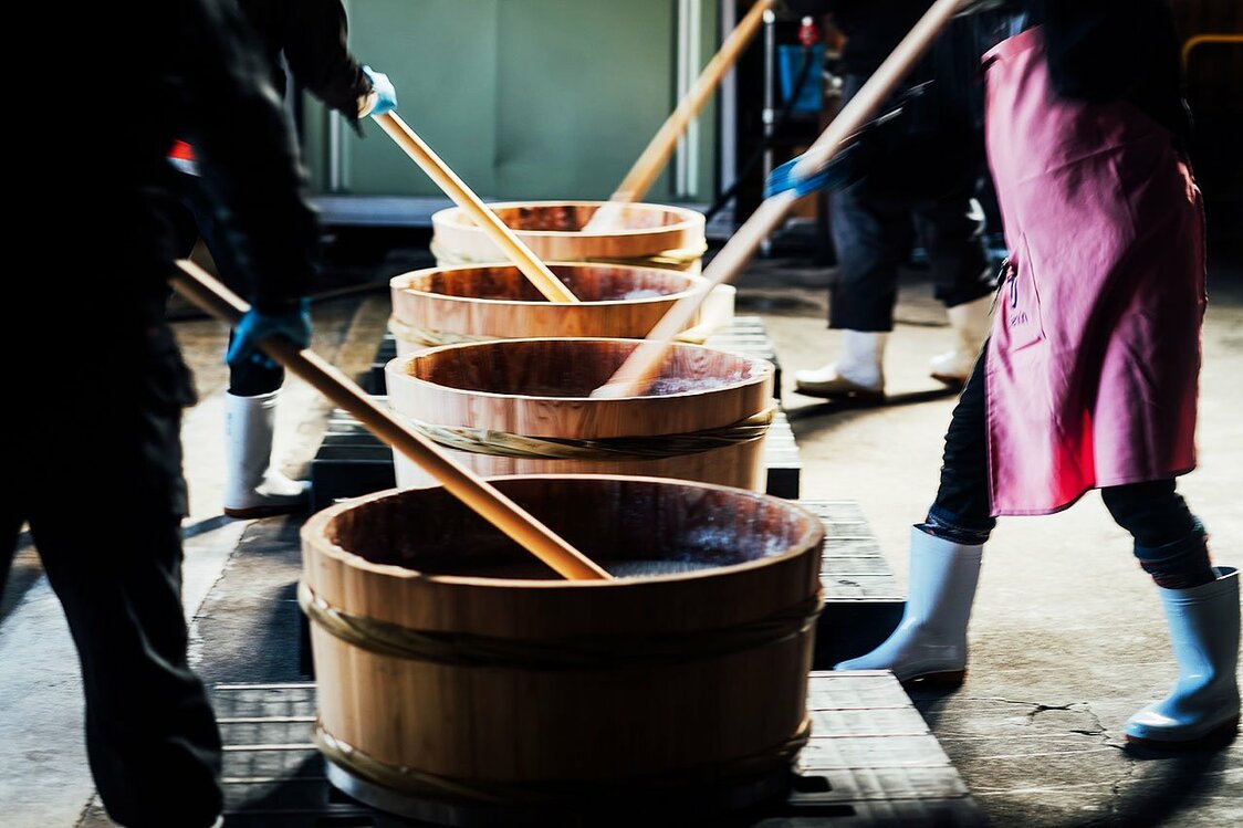 No shortcuts: Senkin has revived the labor-intensive practice of motosuri, in which poles are used to mix and grind rice and kōji in wooden tubs. (Photo courtesy of Domaine Senkin)