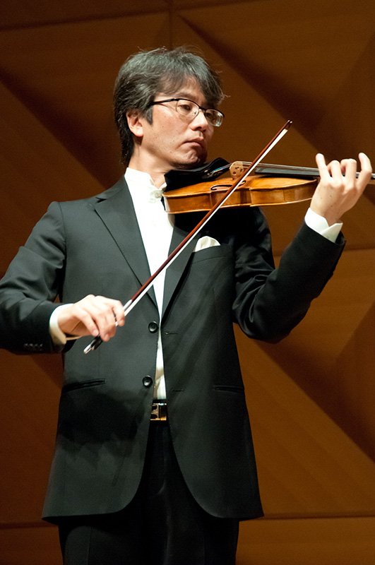 小提琴家竹澤健　“從法國鳴響起重建之音”
