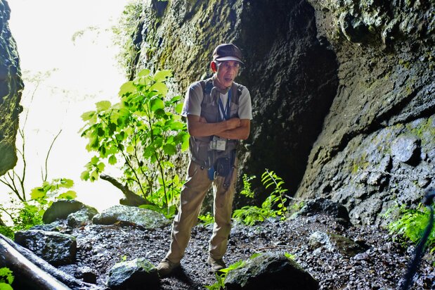 Trekking guide Kashiwada Isao is a favorite among visitors for his extensive knowledge of the area and friendly demeanor.