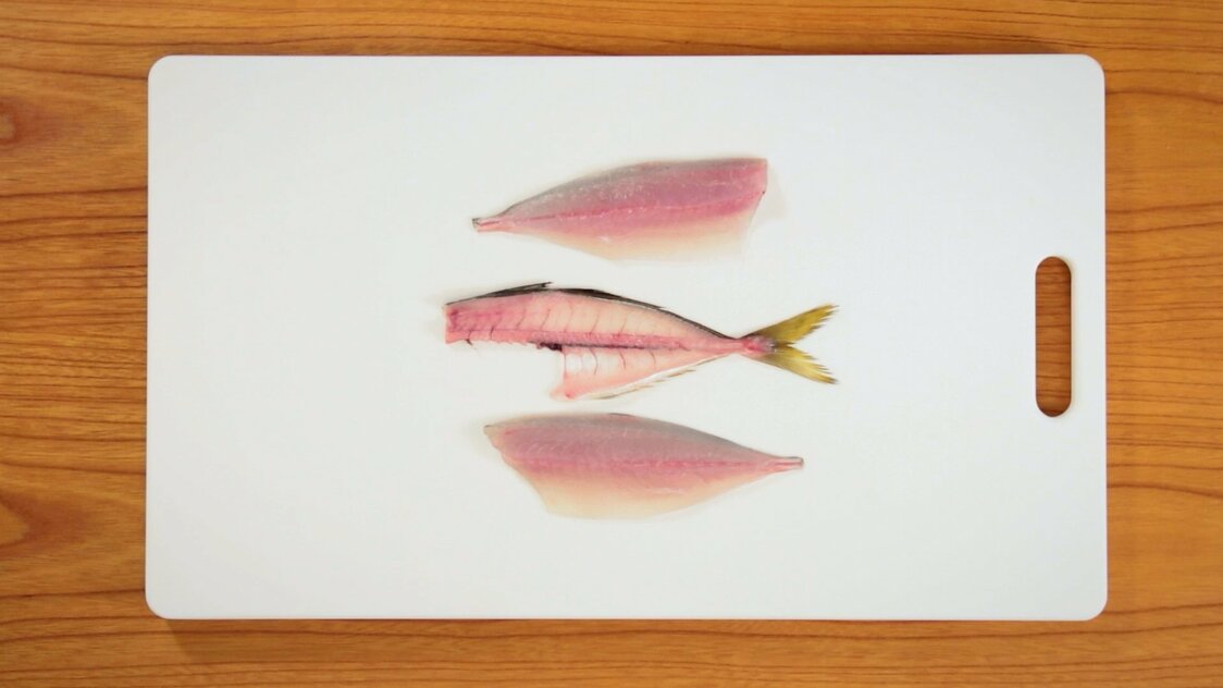 Japanese Seafood Culture: How to Fillet a Horse Mackerel