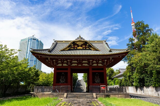 The graves of the six Tokugawa shōguns are joined by those of wives and other family members.