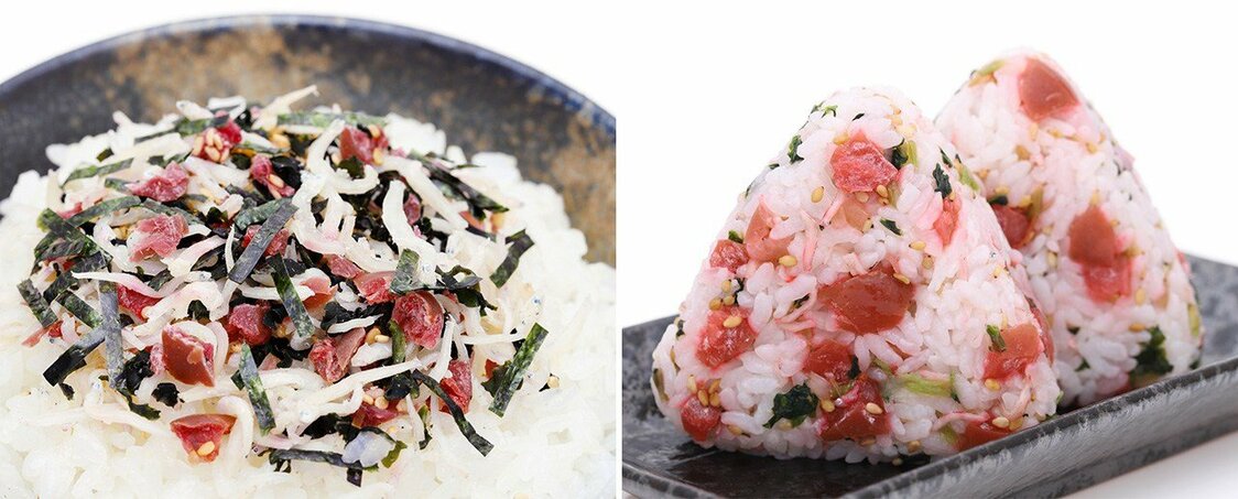左：鋪上梅干吻仔魚的白飯、右：什錦拌飯飯糰（均為 Photo AC）