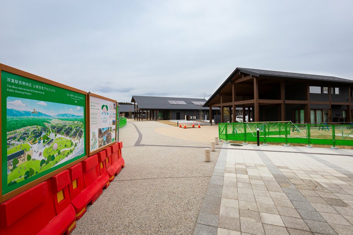 双葉駅西口近くで公営住宅の工事が進む。移動販売車のニーズは、当分なくなりそうにない