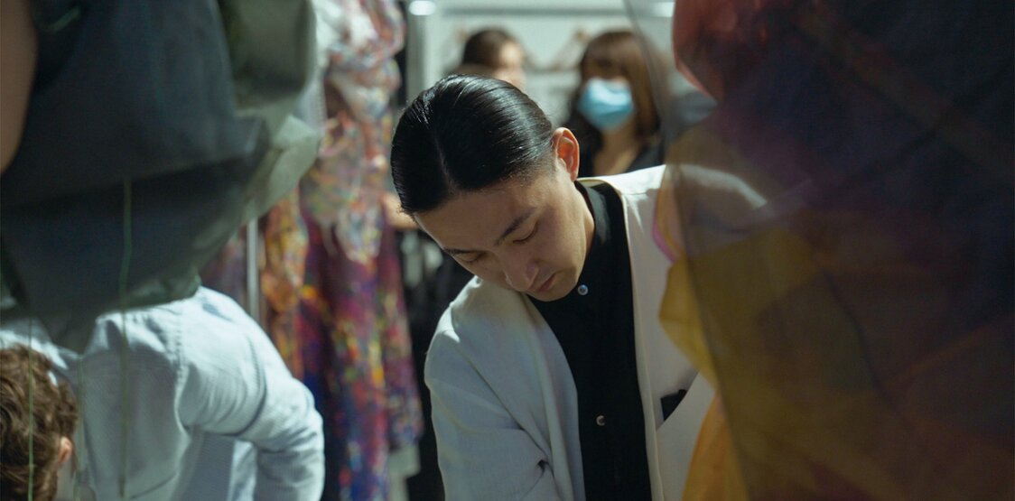 Nakazato travaillant sur sa collection à Tokyo. (© Generation 11)