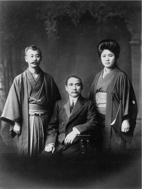 Sun Yat-sen con el señor Umeya Shōkichi y su esposa Toku (Foto: Kosaka Ayano)