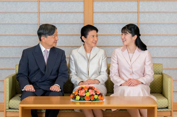 皇后与德仁天皇、爱子公主相谈甚欢（宫内厅提供/路透社）