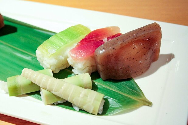 Inaka-sushi en su punto más fresco. (© nippon.com)