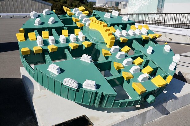 Une partie de la machine à bouclier permettant de creuser le tunnel sous-marin utilisé pour acheminer les eaux décontaminées vers l’océan.