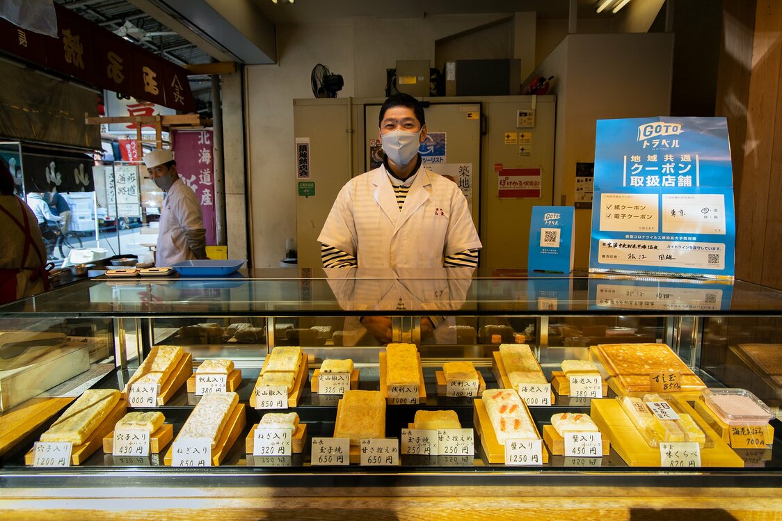 A mouthwatering variety of tamagoyaki. The Ajikurabe assortment of four different kinds of kushidama, priced at ¥820, makes a nice gift item.