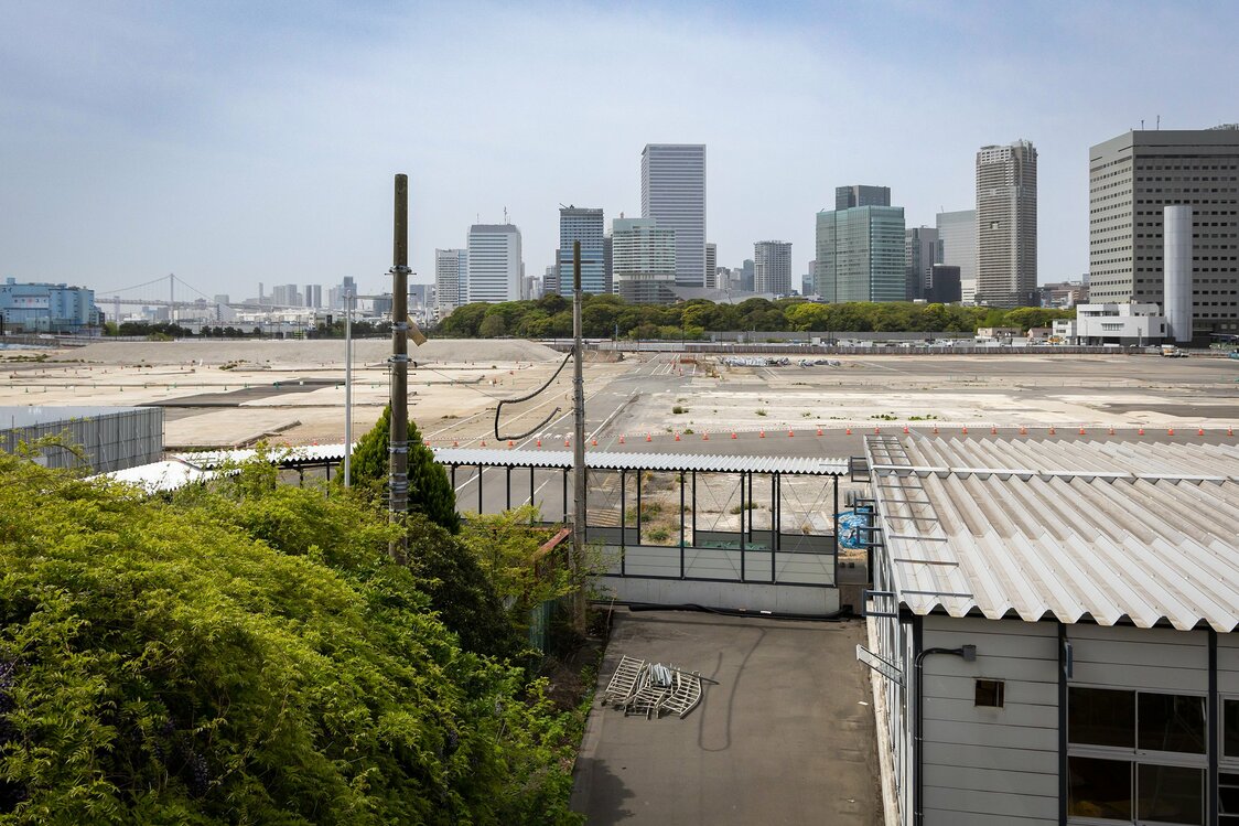 从海幸桥栋的屋顶可以看到原筑地市场的旧址