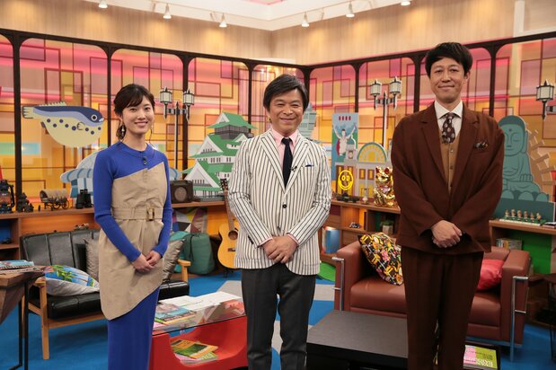「ニュースきん5時」に出演する武田真一アナウンサー（中）、小籔千豊（右）、石橋亜紗アナウンサー（左）、撮影：NHK