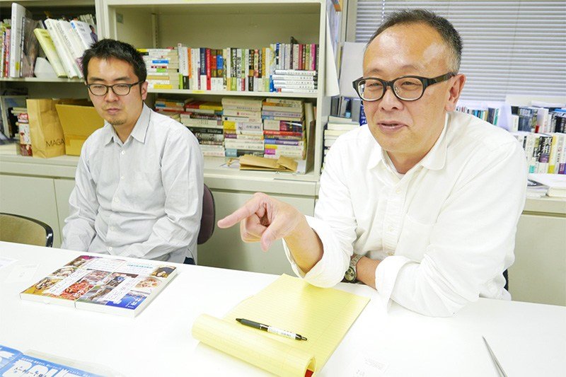 中西剛責任編輯（左）和西田善太總編（右）（攝影：野島剛）