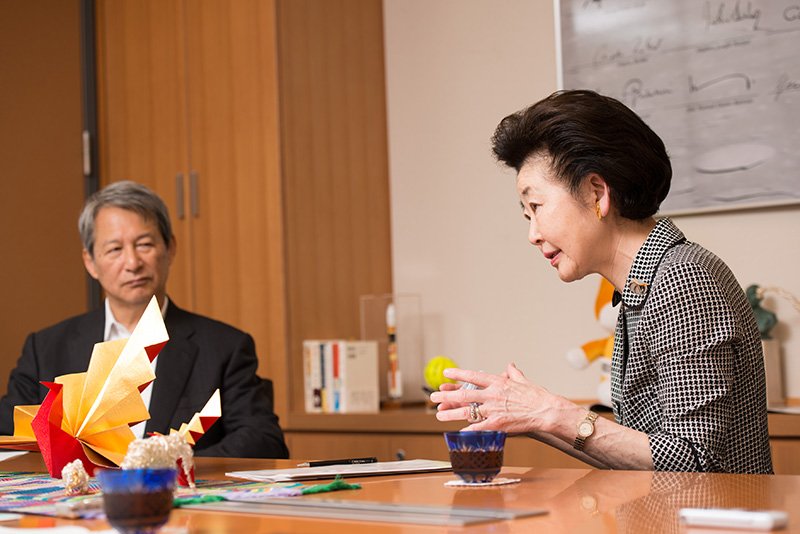 （写真左）インタビュアーの白石隆・nippon.com編集主幹（政策研究大学院大学学長）。
