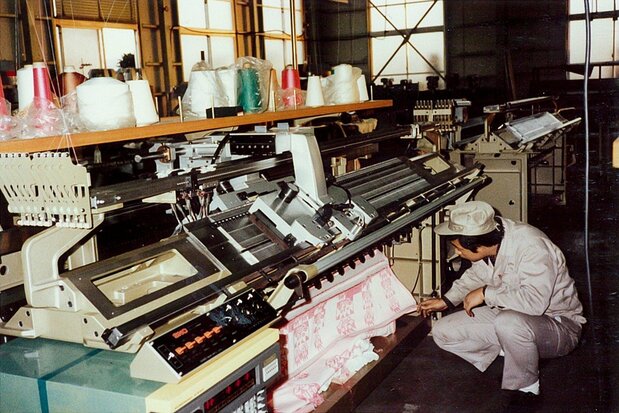 1978年左右的島精機製作所工廠內部情景(島精機製作所)